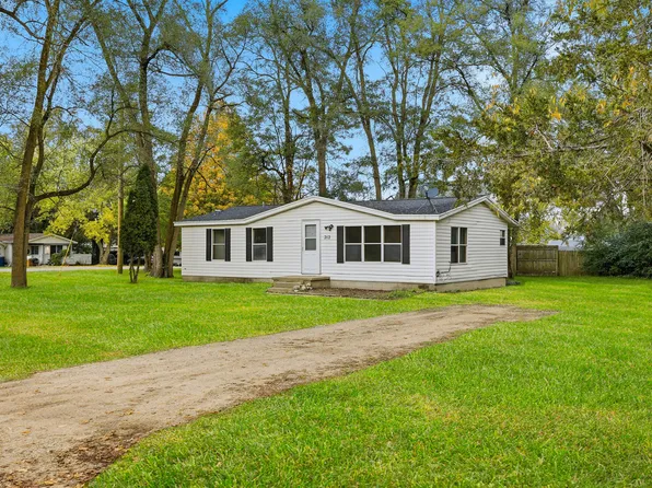 212 Elm St, Howard City, MI 49329