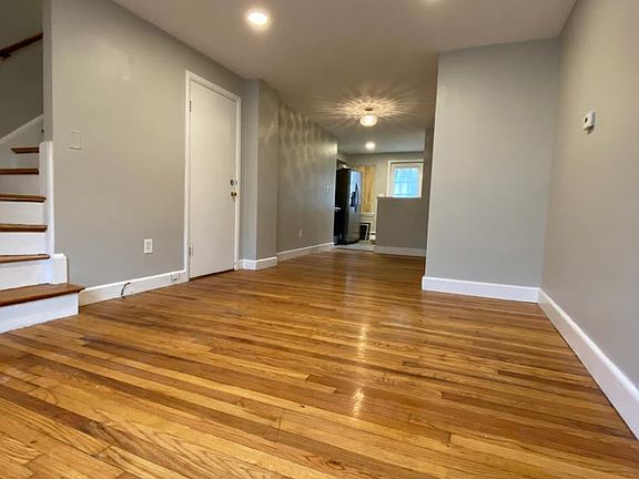 4th image of 311 Washington St #B