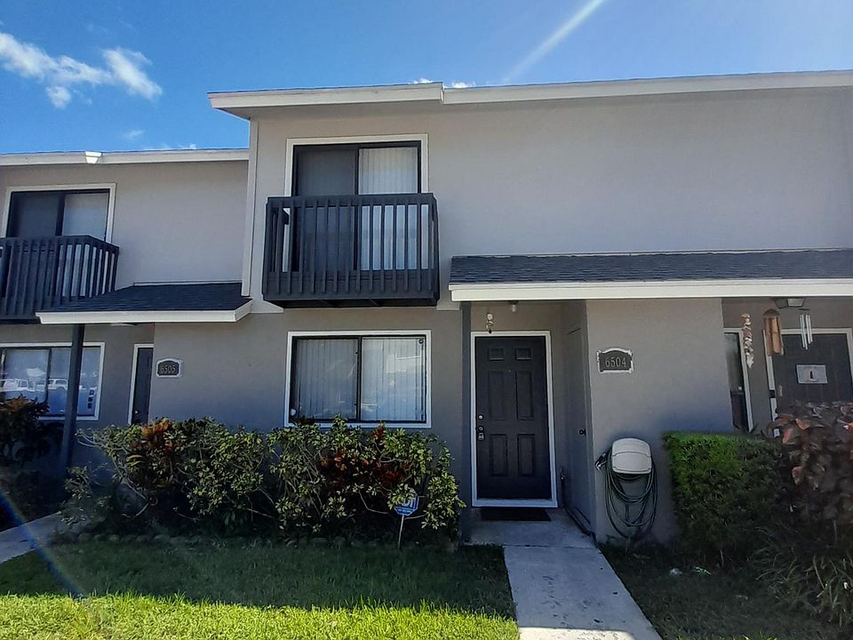 2nd image of 6504 Dockside Cir #6504
