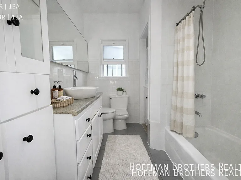 1029 S Westmoreland Ave #201 — Photo 4