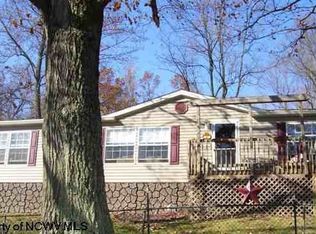 621 Brookhaven Rd, Morgantown, WV 26508