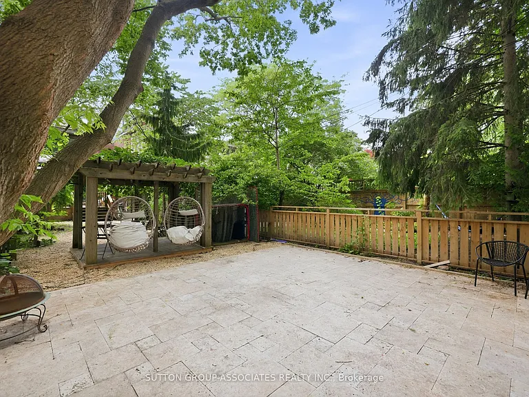 33 Albany Ave — Photo 50