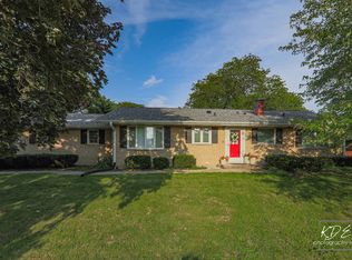 6037 Essex Rd, Lisle, IL 60532
