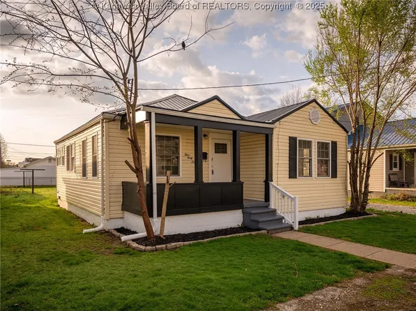 446 19th St, Dunbar, WV 25064