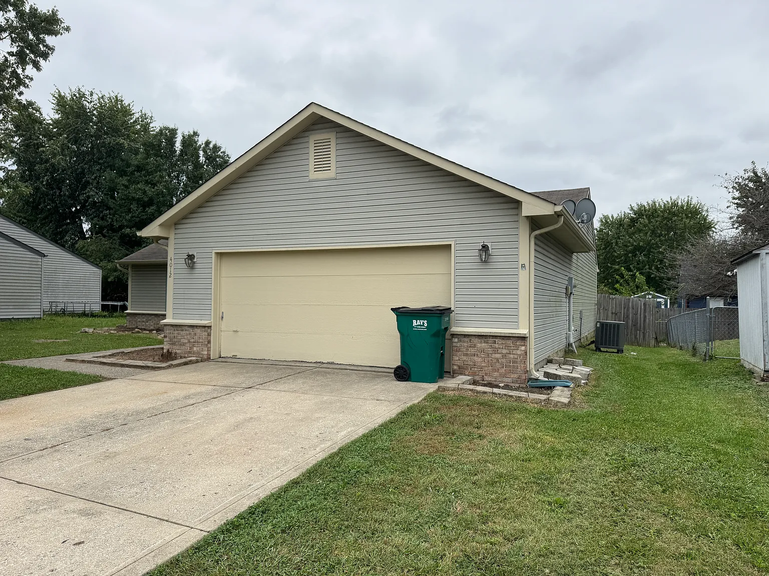 3 bed, 1409 sqft, $1,695 — Photo 3