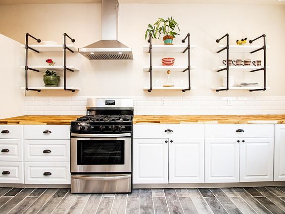 5th image of 533 Juniper St