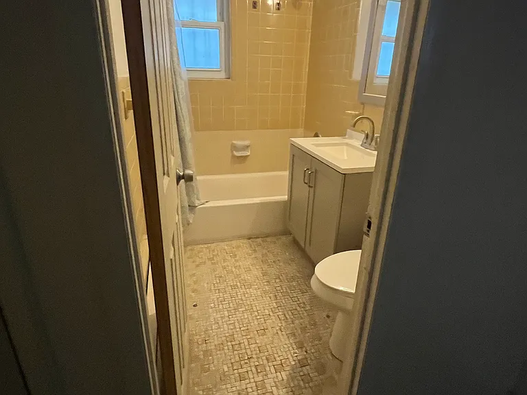 3200 Ely Ave #3 — Photo 9