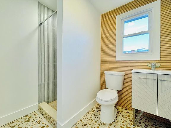 5th image of 484 Mercer St #2RR