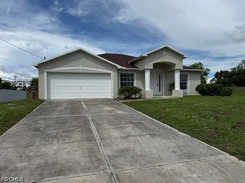 3 bed, 2.0 bath, 1639 sqft, $2,100 — Photo 1