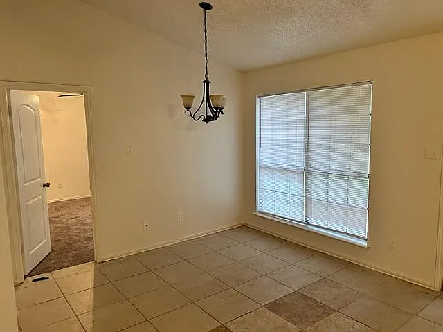 403 E Hogan Dr #- — Photo 3