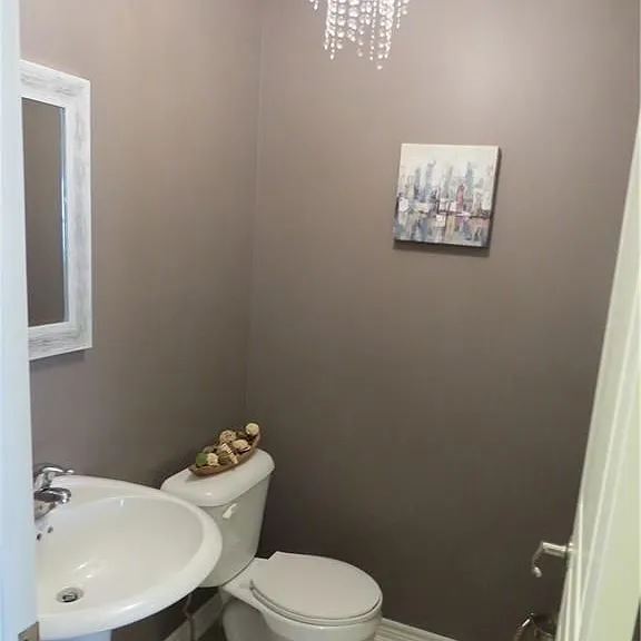 101 Roselawn Cres — Photo 8