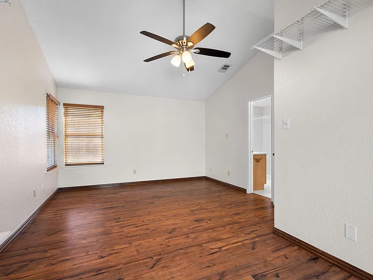 1425 Thistlewood Ln — Photo 12