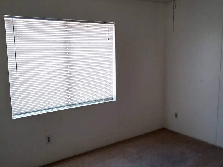 2466 Merrill Ave — Photo 8