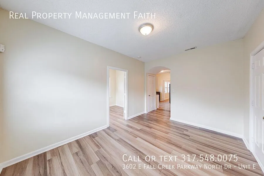 2 bedroom Apartment Fall Creek — Photo 3
