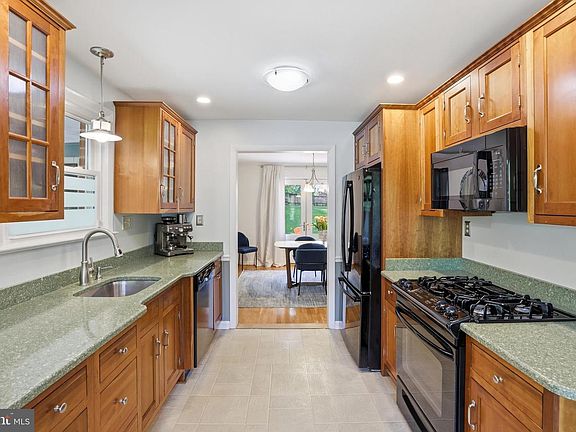 4th image of 111 Lillian Ln