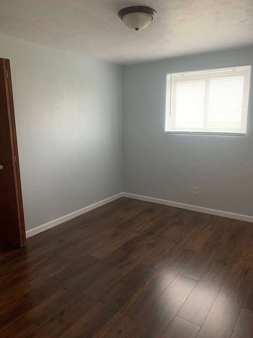 2 bed, $1,000 — Photo 4