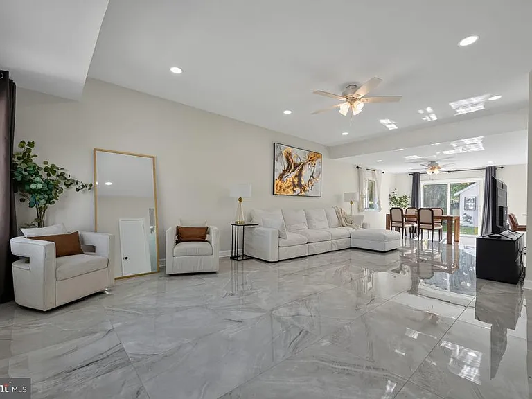 6206 Hillview Ave — Photo 3