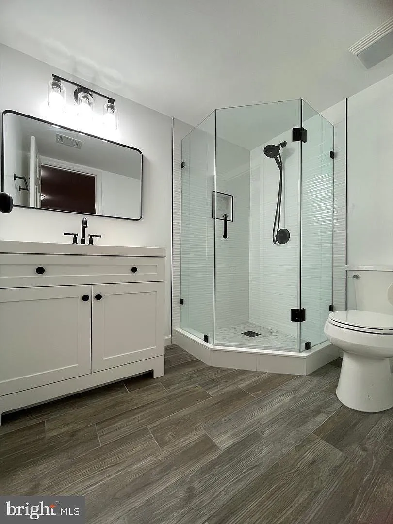 3 bed, 3.5 bath, 2248 sqft, $3,100 — Photo 2