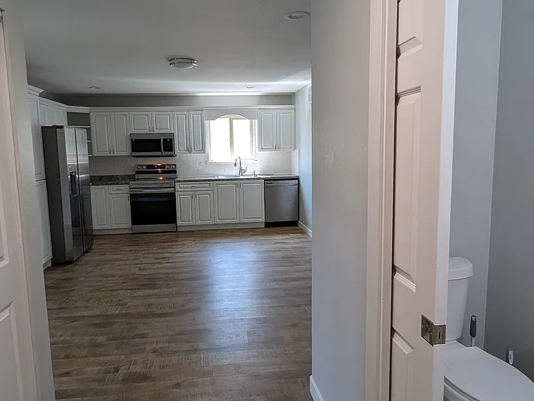 353 E St #B — Photo 7