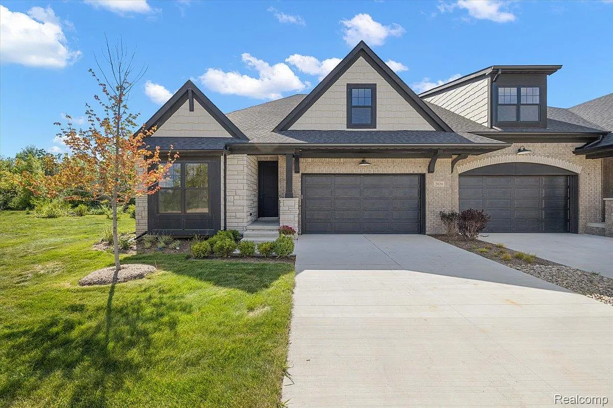 2020 Breckenridge Ct photo 1