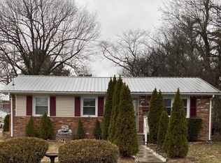 935 Oscar Cross Ave, Paducah, KY 42003