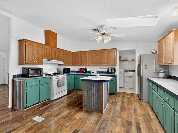 4th image of 28 Community Rd