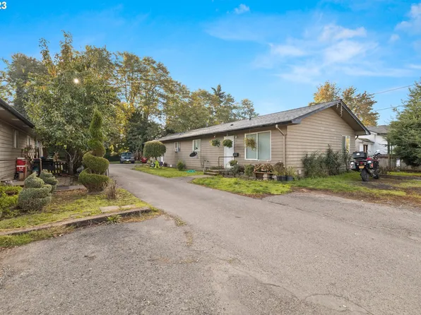 1080 5th St, Woodburn, OR 97071