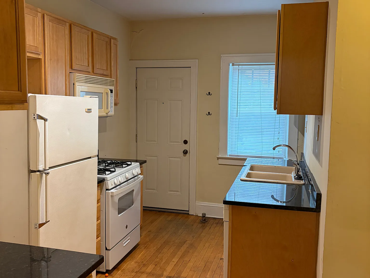 1 bed, 900 sqft, $950 — Photo 4