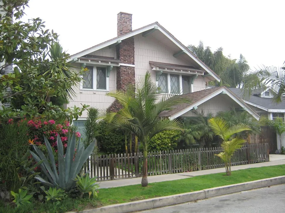 1423 Cabrillo Ave