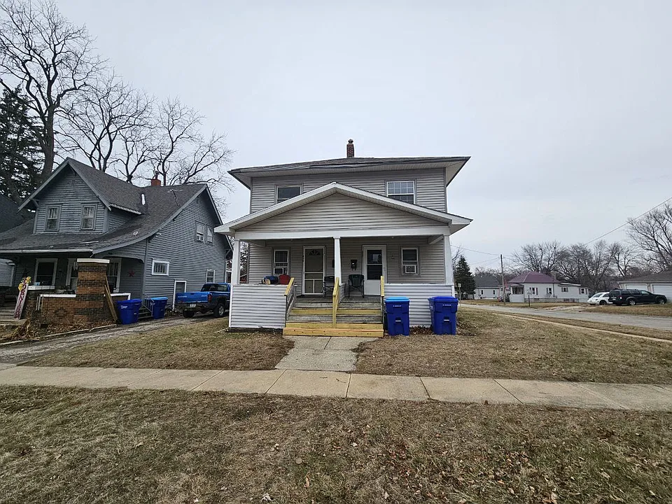 420 1st St NE