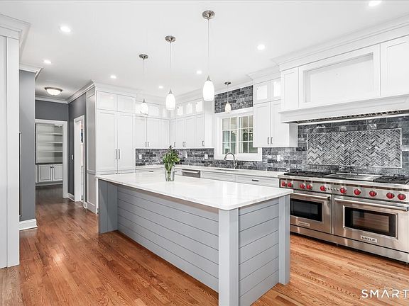4th image of 10 Canterbury Lane