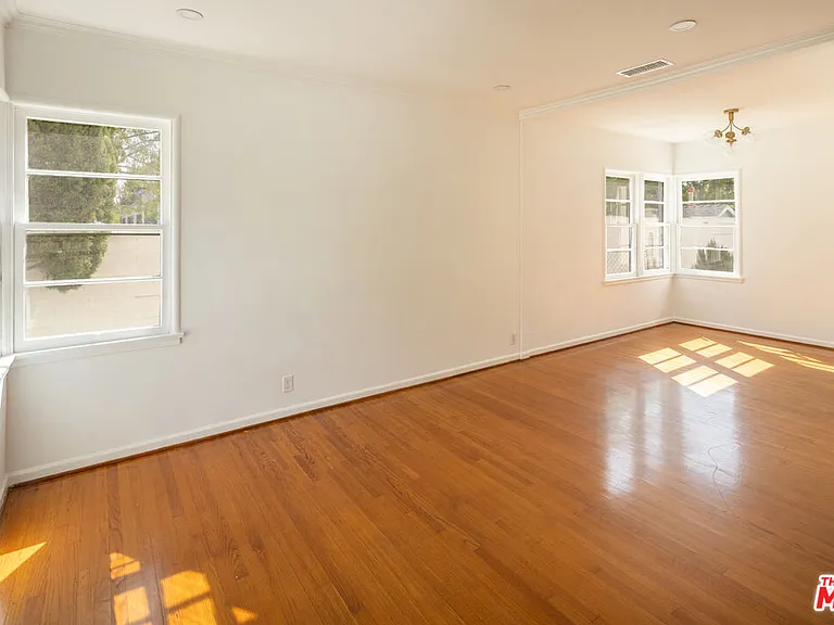 2346 Pearl St — Photo 4
