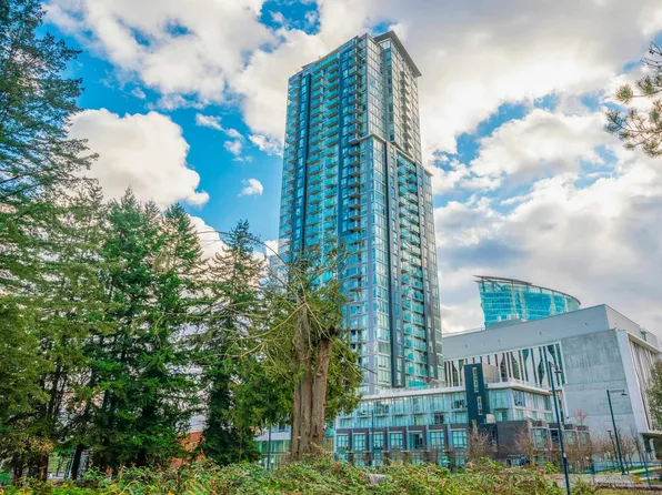 13438 Central Ave #1401, Surrey, BC V3T 0N2