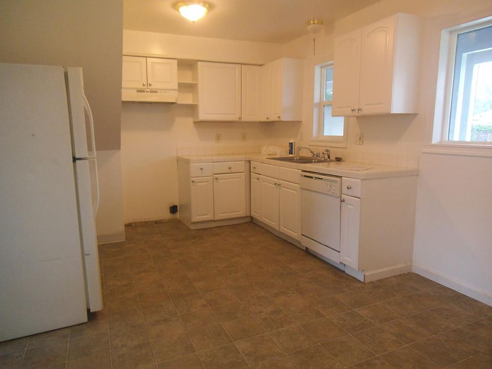 2nd image of 311 28th Ave