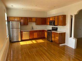 295 Dutton St APT 3B, Lowell, MA 01852