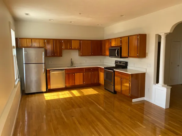 295 Dutton St, Lowell, MA 01852