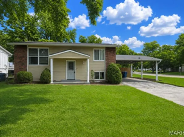 12005 Glenpark Dr, Maryland Heights, MO 63043