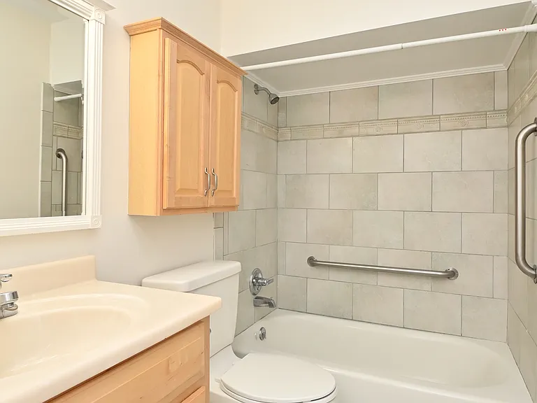 7775 Newington Woods Dr — Photo 32