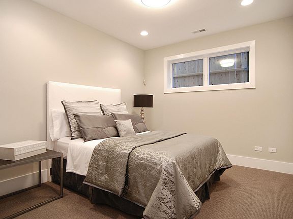 5th image of 2238 W Warren Ave #1