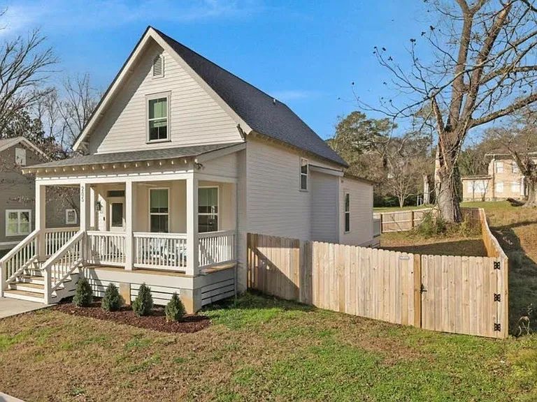 205 Shawnee Trl — Photo 3