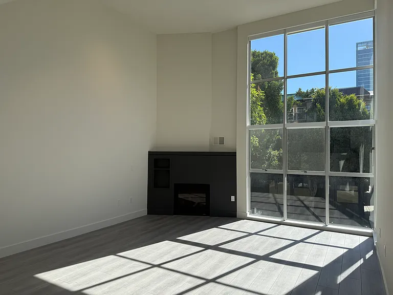 300 Linden St #1 — Photo 10
