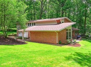 458 Ryndwood Rd, Pittsburgh, PA 15237