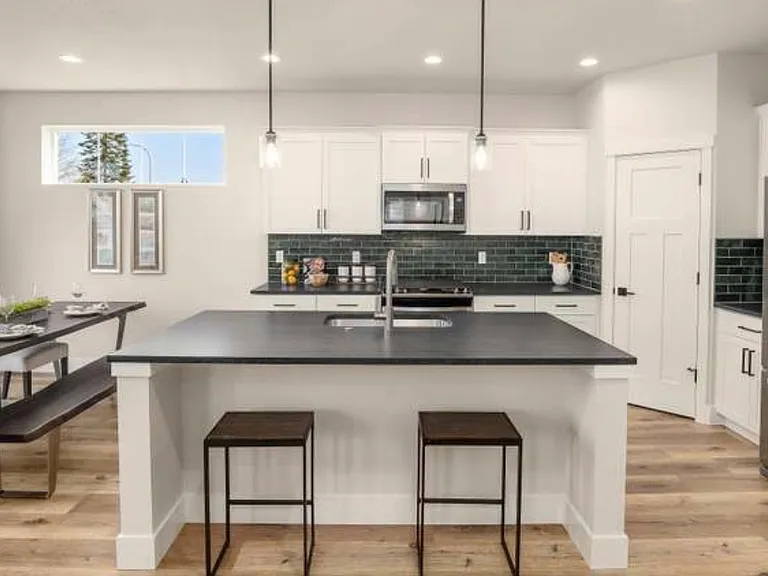 4246 SE McKenzie Ave — Photo 4