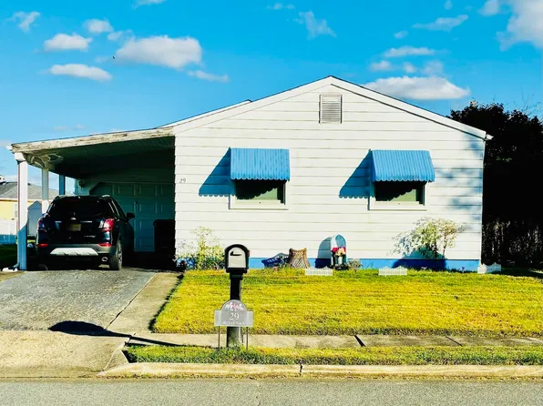 29 Seville Place, Toms River, NJ 08757