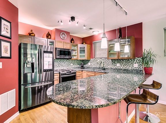 5th image of 1931 W Diversey Pkwy Unit 2D