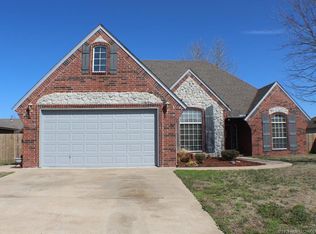 8037 Vintage Trace Dr, Claremore, OK 74019