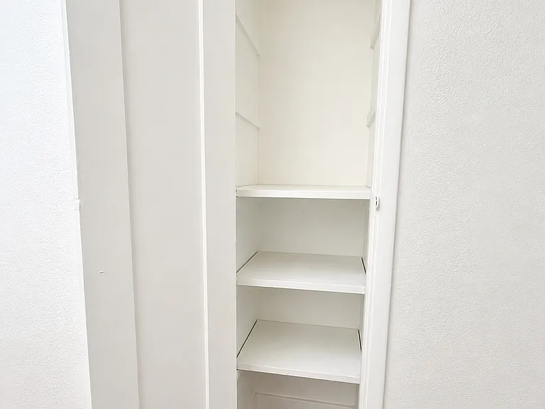 linen closet | closet 4 of 4
