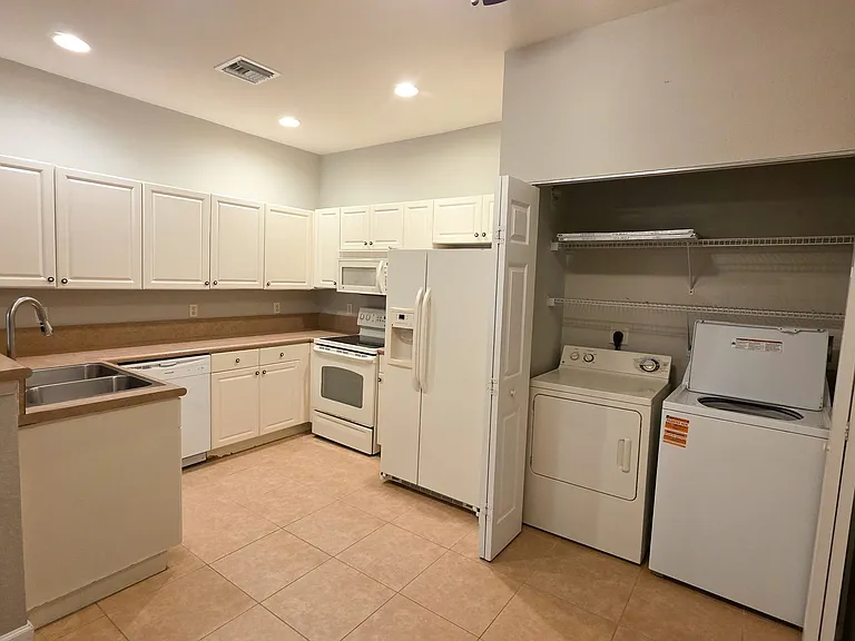 2565 Langrove Ln SW — Photo 6