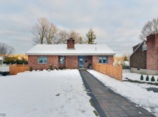 60 Oakwood Dr, Wayne, NJ