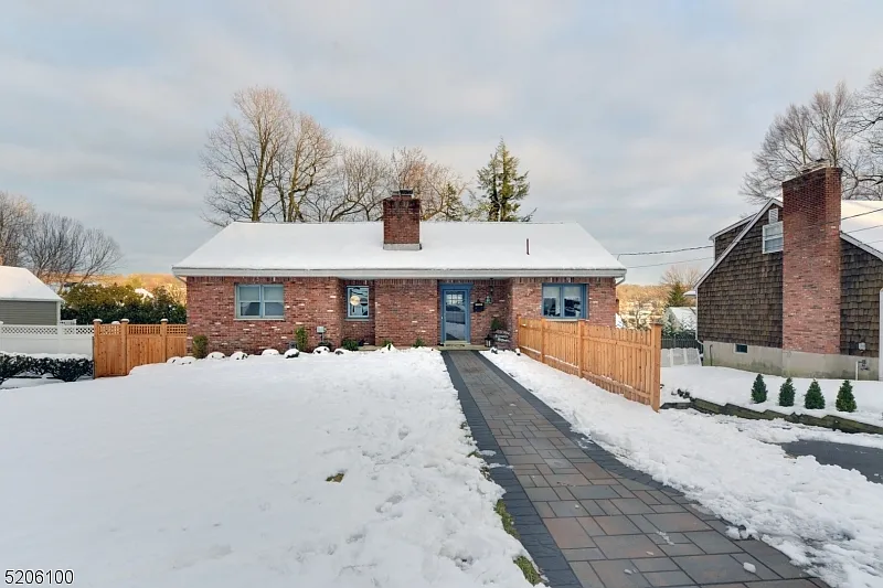 60 Oakwood Dr photo 1
